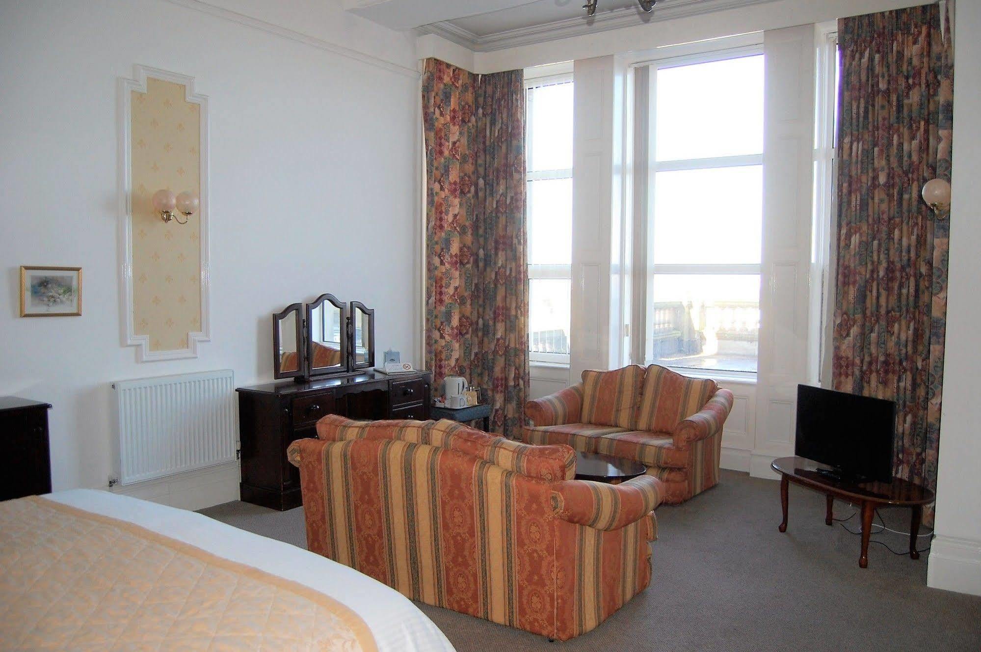 Hotel Victoria New Quay Buitenkant foto
