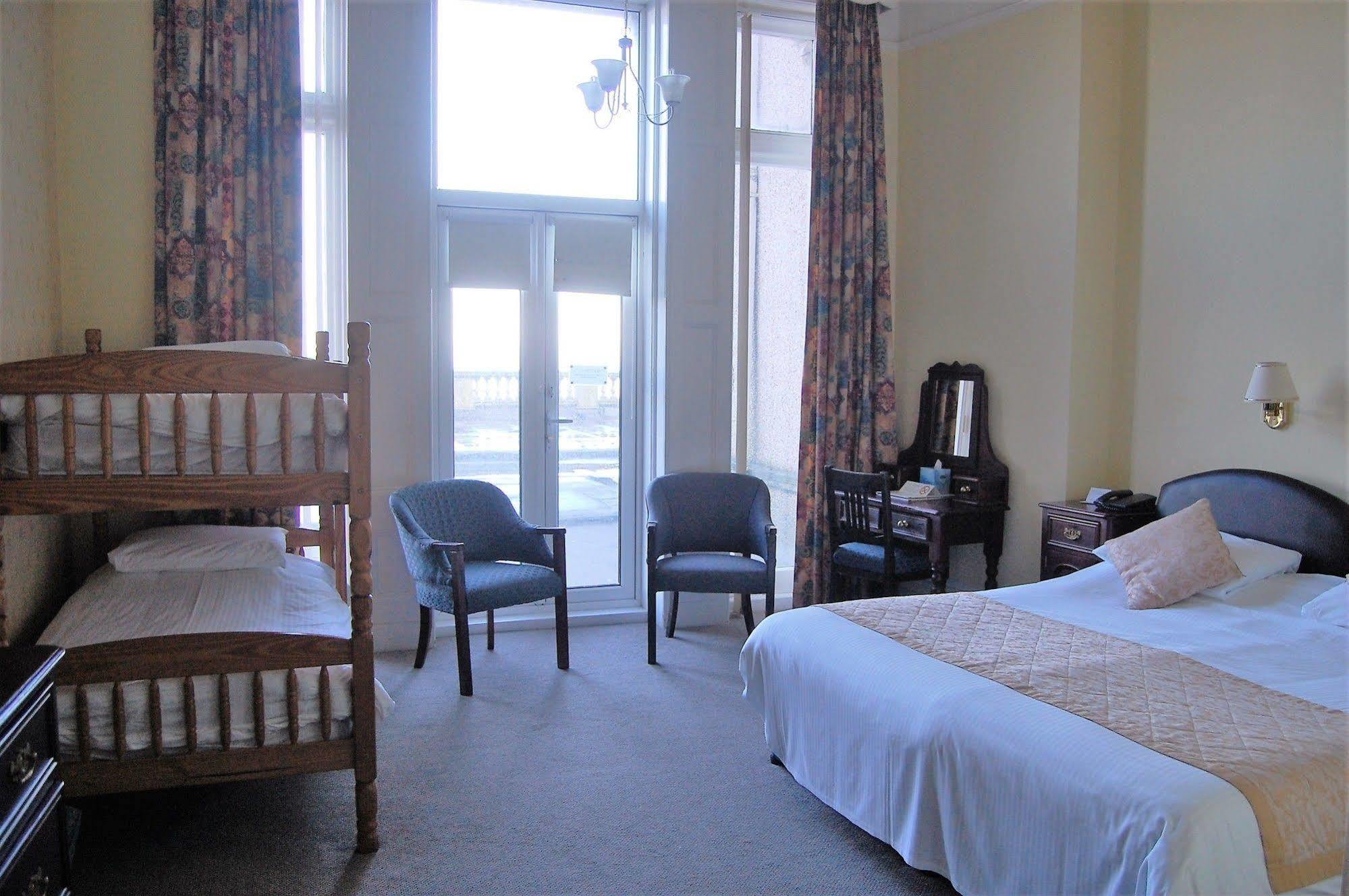 Hotel Victoria New Quay Buitenkant foto